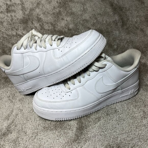 Nike Air Force 1 Low White Sneakers Size‎ 10 Mens Classic Casual Shoes - Picture 1 of 11